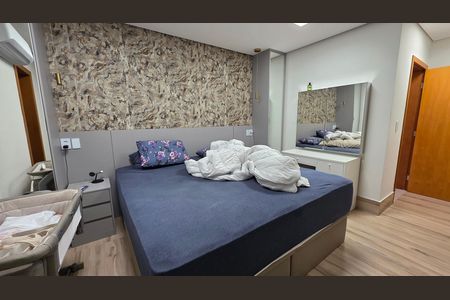 Casa de condomínio à venda com 250m², 3 quartos e 4 vagas Casa de condomínio à venda com 250m², 3 quartos e 4 vagasSuíte