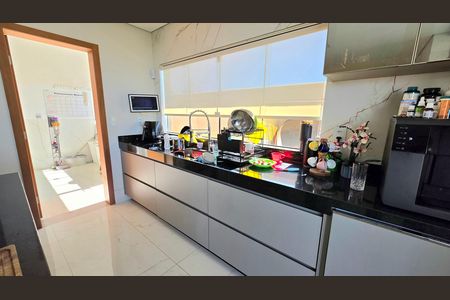 Cozinha - Armários de casa de condomínio à venda com 3 quartos, 250m² em Residencial Parque dos Buritis, Lagoa Santa