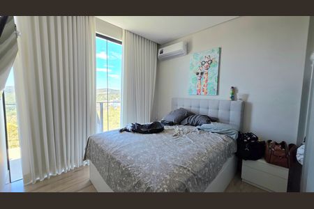 Quarto 1 de casa de condomínio à venda com 3 quartos, 250m² em Residencial Parque dos Buritis, Lagoa Santa