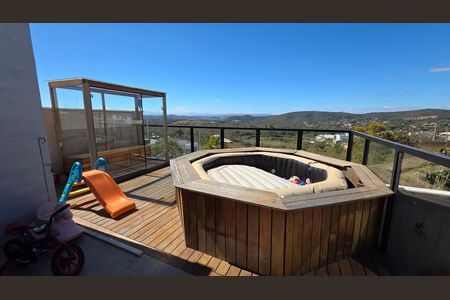 Casa de condomínio à venda com 250m², 3 quartos e 4 vagas Casa de condomínio à venda com 250m², 3 quartos e 4 vagasHidromassagem e sauna