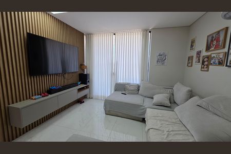 Casa de condomínio à venda com 250m², 3 quartos e 4 vagas Casa de condomínio à venda com 250m², 3 quartos e 4 vagasSala