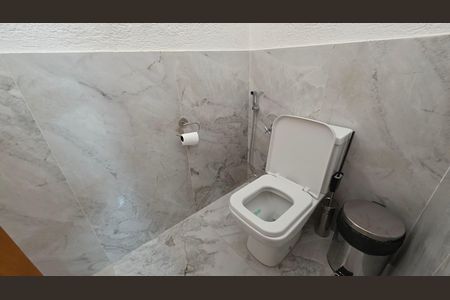 Casa de condomínio à venda com 250m², 3 quartos e 4 vagas Casa de condomínio à venda com 250m², 3 quartos e 4 vagasBanheiro social