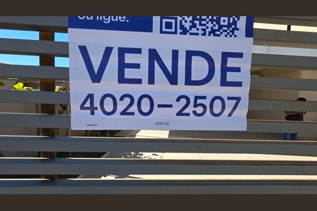 Casa de condomínio à venda com 250m², 3 quartos e 4 vagas Casa de condomínio à venda com 250m², 3 quartos e 4 vagasCódigo placa