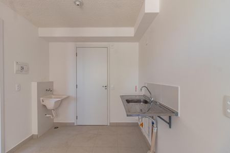 Cozinha de apartamento para alugar com 1 quarto, 25m² em Parque Industrial Tomas Edson, São Paulo