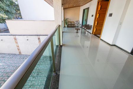 Casa para alugar com 700m², 7 quartos e 8 vagasvaranda