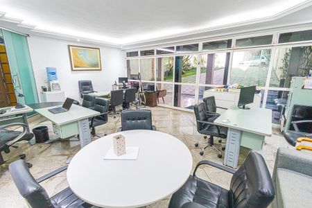 Casa para alugar com 700m², 7 quartos e 8 vagassala