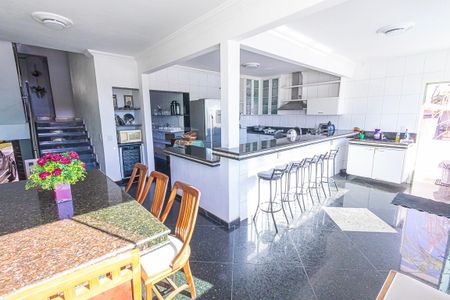 Casa para alugar com 700m², 7 quartos e 8 vagascozinha