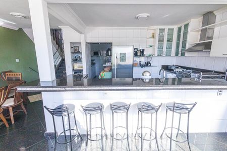 Casa para alugar com 700m², 7 quartos e 8 vagascozinha