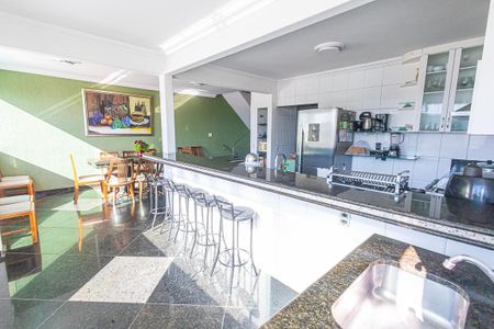 Casa para alugar com 700m², 7 quartos e 8 vagascozinha