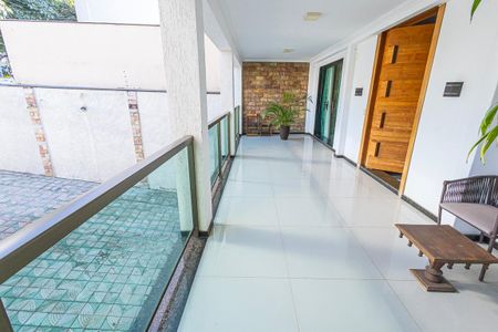 Casa para alugar com 700m², 7 quartos e 8 vagasvaranda