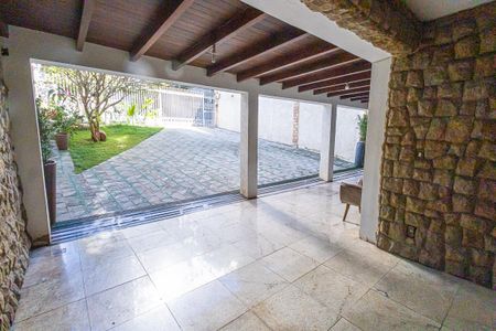 garagem de casa para alugar com 7 quartos, 700m² em São Luiz, Belo Horizonte