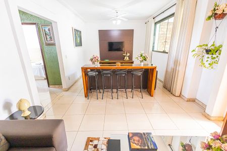 Casa para alugar com 700m², 7 quartos e 8 vagassala / 2 andar