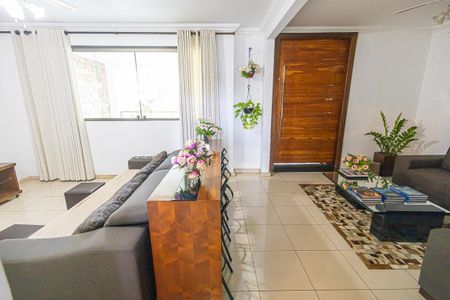 Casa para alugar com 700m², 7 quartos e 8 vagassala / 2 andar