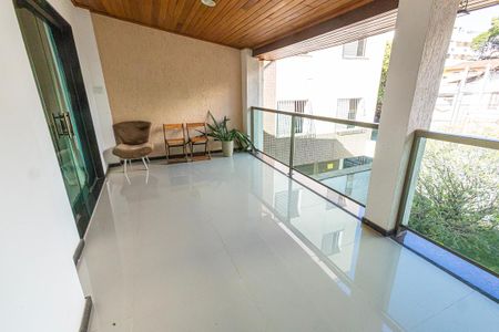 Casa para alugar com 700m², 7 quartos e 8 vagasvaranda