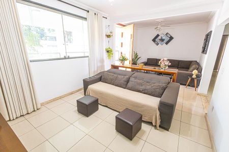 Casa para alugar com 700m², 7 quartos e 8 vagassala / 2 andar