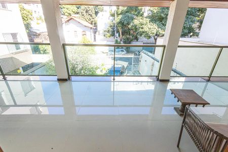 Casa para alugar com 700m², 7 quartos e 8 vagasvaranda