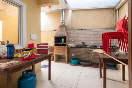 Casa à venda com 223m², 3 quartos e 4 vagas Casa à venda com 223m², 3 quartos e 4 vagasÁrea comum - Churrasqueira