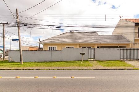 Casa à venda com 223m², 3 quartos e 4 vagas Casa à venda com 223m², 3 quartos e 4 vagasFachada