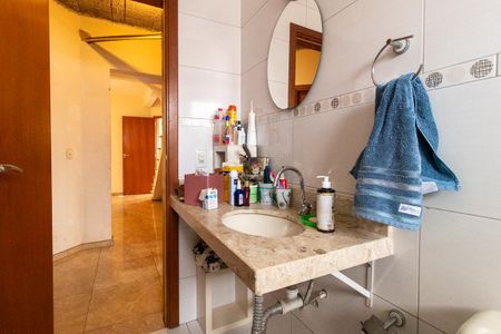 Casa à venda com 223m², 3 quartos e 4 vagas Casa à venda com 223m², 3 quartos e 4 vagasBanheiro Social
