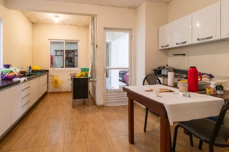 Casa à venda com 223m², 3 quartos e 4 vagas Casa à venda com 223m², 3 quartos e 4 vagasCozinha - Armários