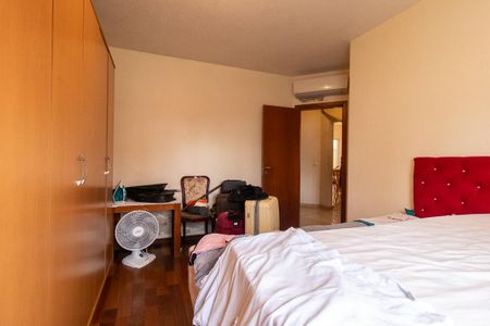Casa à venda com 223m², 3 quartos e 4 vagas Casa à venda com 223m², 3 quartos e 4 vagasQuarto 2