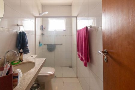 Casa à venda com 223m², 3 quartos e 4 vagas Casa à venda com 223m², 3 quartos e 4 vagasBanheiro Social