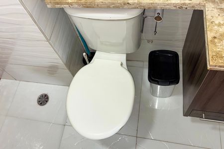 Banheiro da Suíte 1 de apartamento à venda com 4 quartos, 96m² em Parque Pinheiros, São Paulo