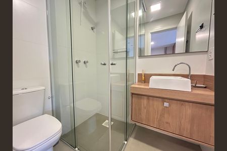 Banheiro de kitnet/studio para alugar com 1 quarto, 40m² em Agronômica, Florianópolis