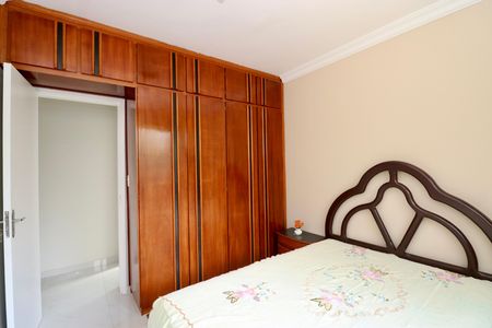 Quarto 2 de apartamento para alugar com 2 quartos, 53m² em Imbuí, Salvador
