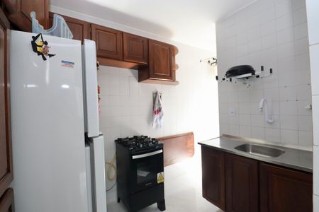 Cozinha de apartamento para alugar com 2 quartos, 53m² em Imbuí, Salvador