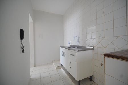 Cozinha de apartamento para alugar com 2 quartos, 50m² em Serraria, São José