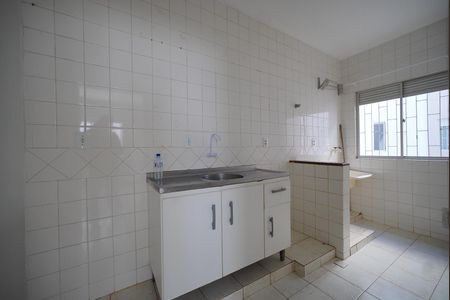 Cozinha de apartamento para alugar com 2 quartos, 50m² em Serraria, São José