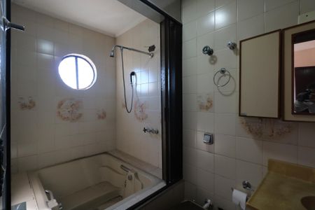 Banheiro da Suíte de casa à venda com 4 quartos, 450m² em Conceição, Diadema
