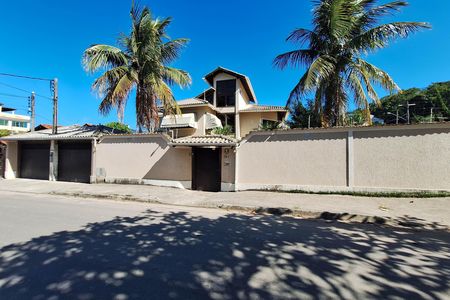 Fachada de casa à venda com 4 quartos, 350m² em Serra Grande, Niterói
