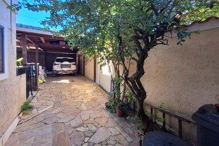 Quintal de casa à venda com 4 quartos, 350m² em Serra Grande, Niterói