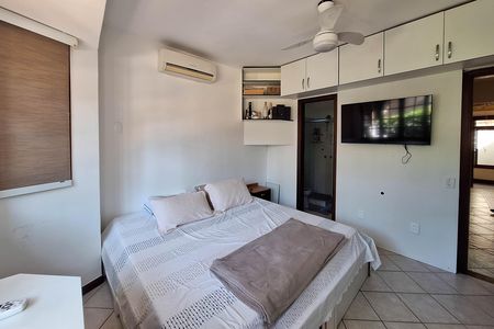 Suíte 1 de casa à venda com 4 quartos, 350m² em Serra Grande, Niterói