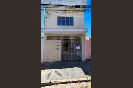 Casa para alugar com 115m², 2 quartos e 1 vaga Casa para alugar com 115m², 2 quartos e 1 vagaFachada