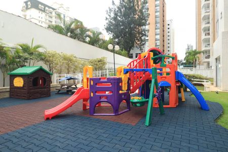 Apartamento à venda com 130m², 3 quartos e 3 vagasÁrea comum - Playground