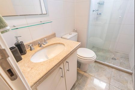 Apartamento à venda com 130m², 3 quartos e 3 vagasBanheiro do Quarto 2