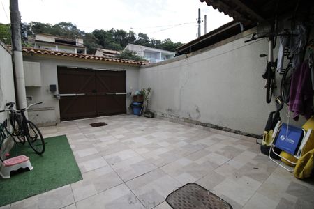 Quintal de casa para alugar com 2 quartos, 130m² em Curicica, Rio de Janeiro