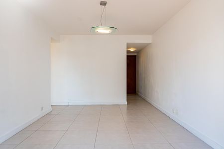 Apartamento para alugar com 74m², 2 quartos e 1 vaga