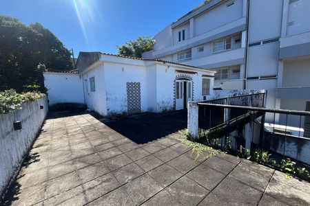 Casa à venda com 700m², 3 quartos e 3 vagas Casa à venda com 700m², 3 quartos e 3 vagasVaranda