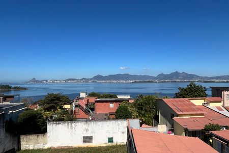 Casa à venda com 700m², 3 quartos e 3 vagas Casa à venda com 700m², 3 quartos e 3 vagasVaranda