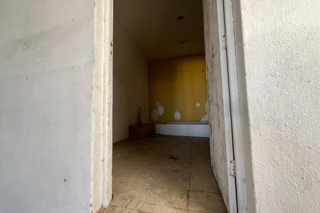 Casa à venda com 700m², 3 quartos e 3 vagas Casa à venda com 700m², 3 quartos e 3 vagasFundos
