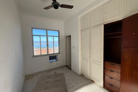 Casa à venda com 700m², 3 quartos e 3 vagas Casa à venda com 700m², 3 quartos e 3 vagasQuarto 3