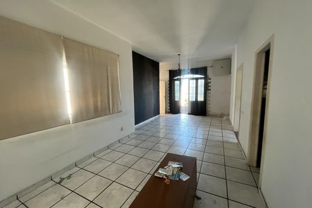 Casa à venda com 700m², 3 quartos e 3 vagas Casa à venda com 700m², 3 quartos e 3 vagasSala