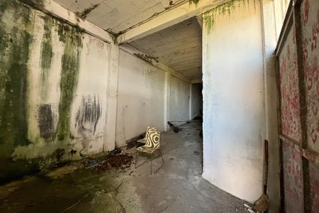 Casa à venda com 700m², 3 quartos e 3 vagas Casa à venda com 700m², 3 quartos e 3 vagasFundos