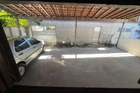 Vista pro quintal de casa à venda com 3 quartos, 700m² em Jardim Guanabara, Rio de Janeiro