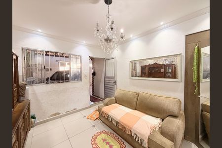 Casa à venda com 109m², 3 quartos e 3 vagasSala
