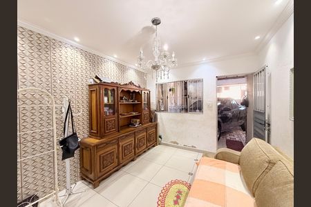 Casa à venda com 109m², 3 quartos e 3 vagasSala